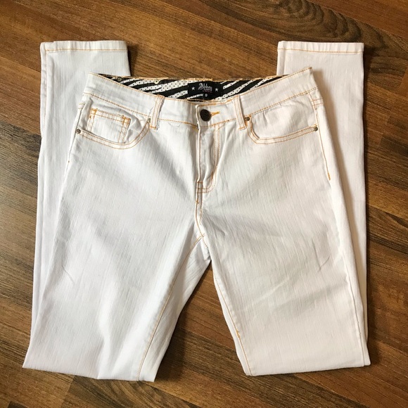 Abbey Dawn by Avril Lavigne white skinny jeans with embroidered star pockets - Picture 4 of 15